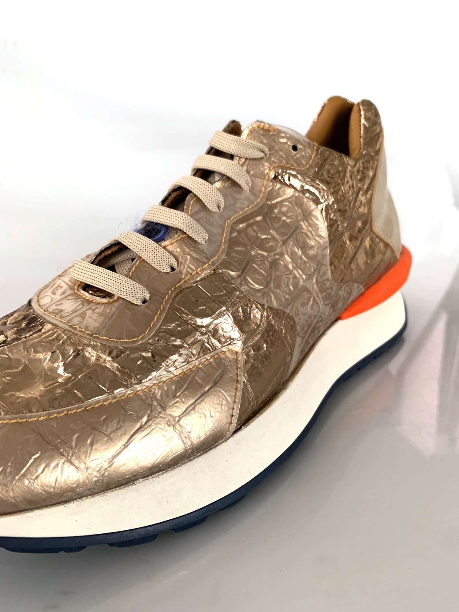 SHUTTLE-STRONG-ALLIGATOR_STELLA-SP-05