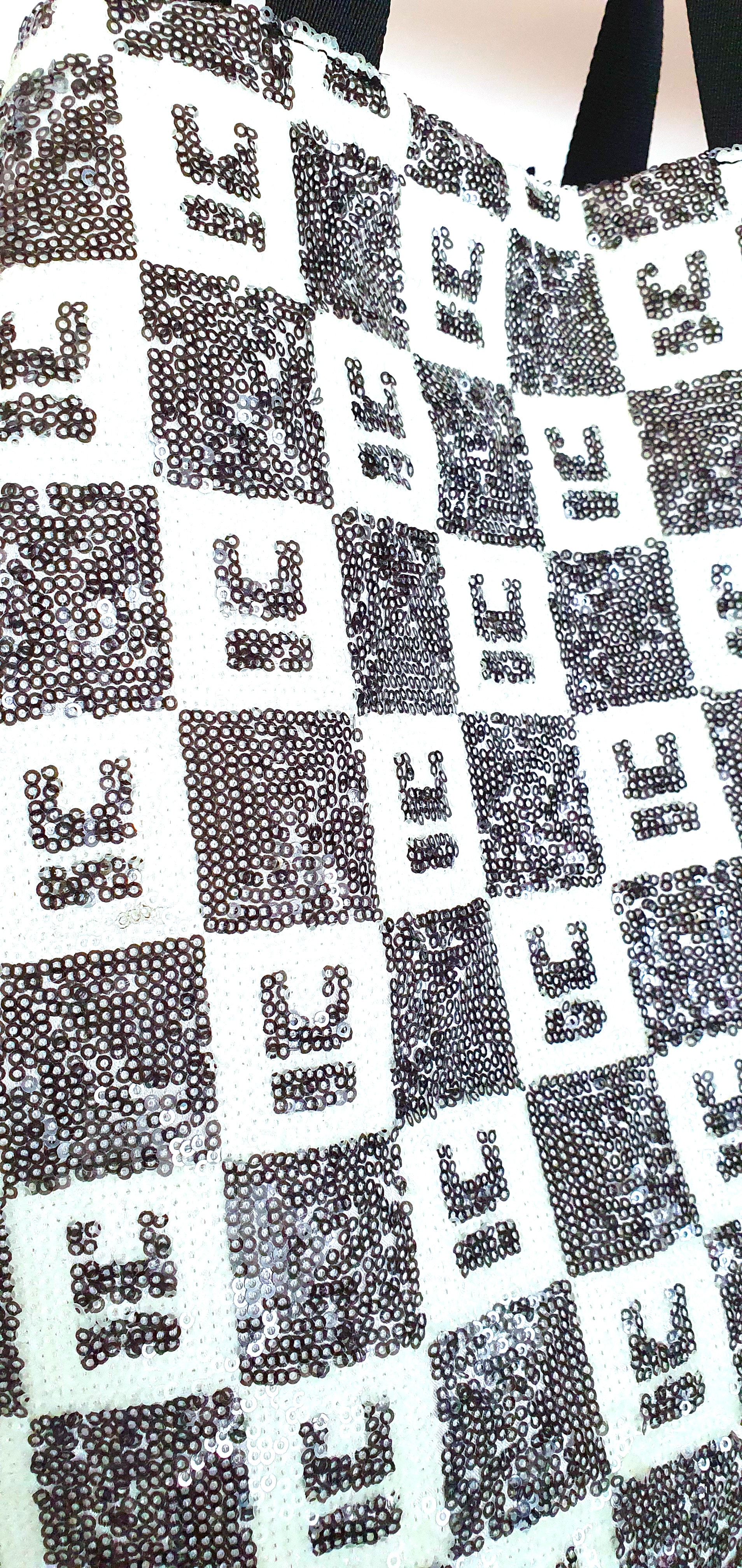 Paillettes03mm_glowy_squares_canapina